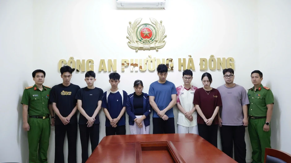 Dựng màn kịch khỏi u để lừa bán thuốc nam, 8 người bị khởi tố Dựng màn kịch khỏi u để lừa bán thuốc nam, 8 người bị khởi tố