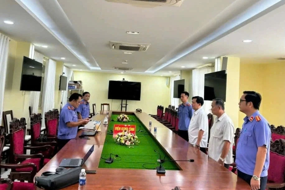 Kết luận làm rõ động cơ của 6 bị can trong vụ nữ sinh Vĩnh Long tử vong Kết luận làm rõ động cơ của 6 bị can trong vụ nữ sinh Vĩnh Long tử vong