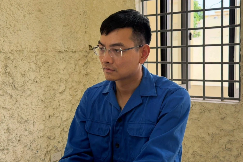 Khánh "Sky", "Vua Quạt", Hồ Văn Khoa: Từ đấu khẩu đến cùng bị khởi tố Khánh "Sky", "Vua Quạt", Hồ Văn Khoa: Từ đấu khẩu đến cùng bị khởi tố