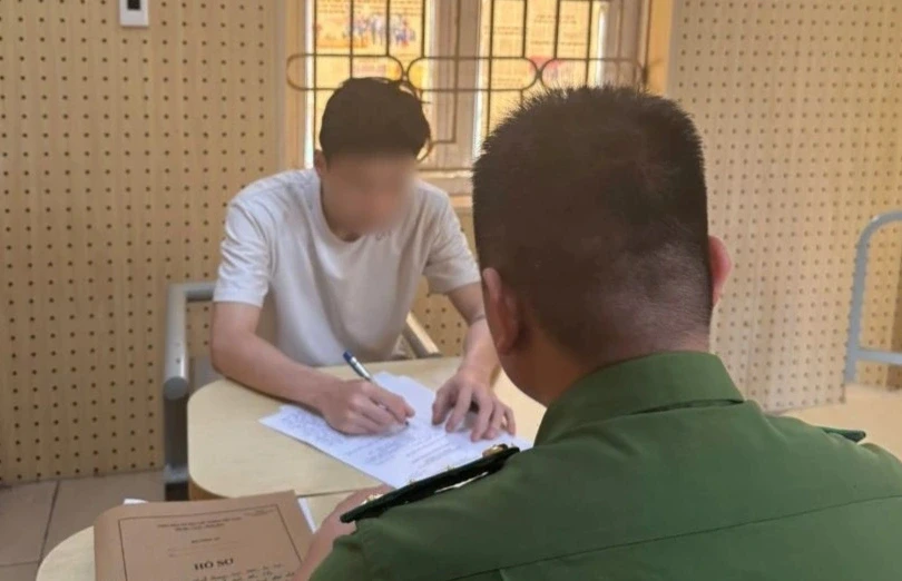 Khởi tố nam thanh niên “yêu đương mặn nồng” bé gái 15 tuổi Khởi tố nam thanh niên “yêu đương mặn nồng” bé gái 15 tuổi