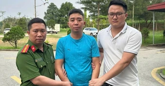 Mang 2 dao truy sát chủ quán sửa chữa ô tô vì mâu thuẫn cá nhân