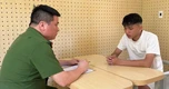 Một học sinh bị đánh hội đồng bằng mũ bảo hiểm, tung video lên mạng