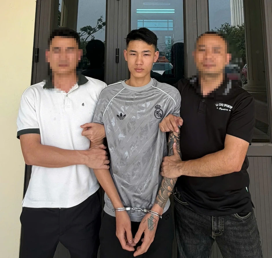 Người phụ nữ bị hai đối tượng kề dao vào cổ, cướp iPhone, đồng hồ giữa đêm Người phụ nữ bị hai đối tượng kề dao vào cổ, cướp iPhone, đồng hồ giữa đêm