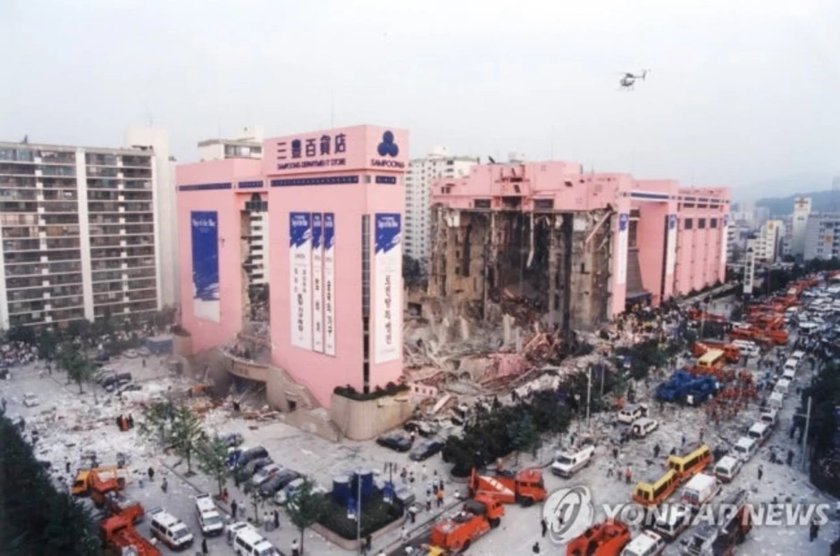 Thảm họa sập tòa nhà bách hóa trong 20 giây khiến 502 người tử nạn Thảm họa sập tòa nhà bách hóa trong 20 giây khiến 502 người tử nạn