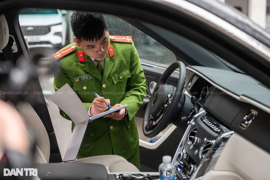Thu giữ gần 45 tỷ đồng và 1,7 triệu USD tại nhà bạn gái Mr Pips Thu giữ gần 45 tỷ đồng và 1,7 triệu USD tại nhà bạn gái Mr Pips