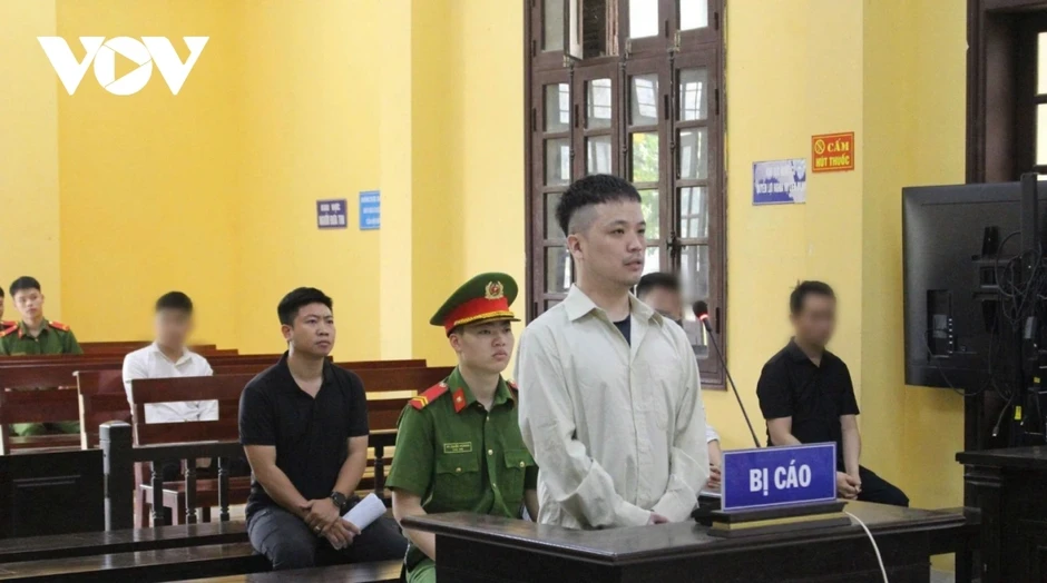 Tiktoker Lê Việt Hùng nhận 7 năm 6 tháng tù giam về tội cưỡng đoạt tài sản Tiktoker Lê Việt Hùng nhận 7 năm 6 tháng tù giam về tội cưỡng đoạt tài sản