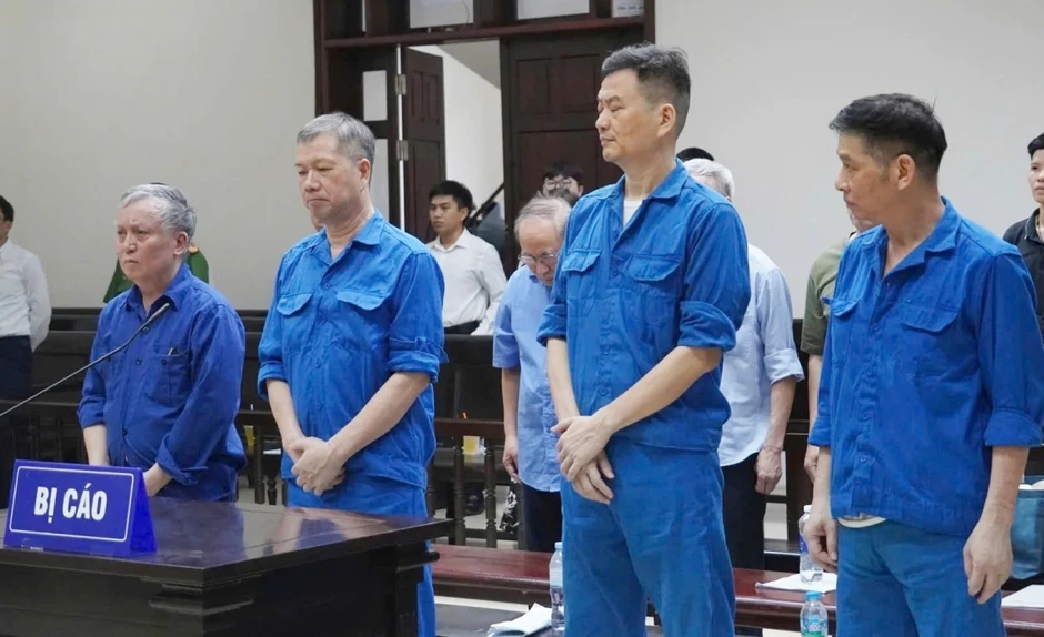 Trả tự do cho nhiều bị cáo tại tòa trong vụ án liên quan Tập đoàn Vicem Trả tự do cho nhiều bị cáo tại tòa trong vụ án liên quan Tập đoàn Vicem
