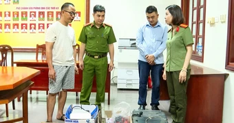 Triệt phá đường dây cho 'ra lò' hàng nghìn văn bằng, chứng chỉ giả