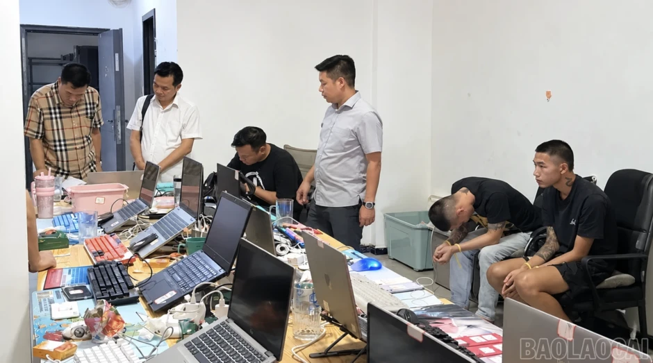 Triệt phá đường dây lừa đảo hơn 1.500 tỷ đồng, bắt giữ 64 đối tượng, thu 257 điện thoại, máy tính Triệt phá đường dây lừa đảo hơn 1.500 tỷ đồng, bắt giữ 64 đối tượng, thu 257 điện thoại, máy tính