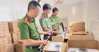Triệt phá đường dây mua bán vũ khí quân dụng, thu giữ 422 bộ súng nén hơi
