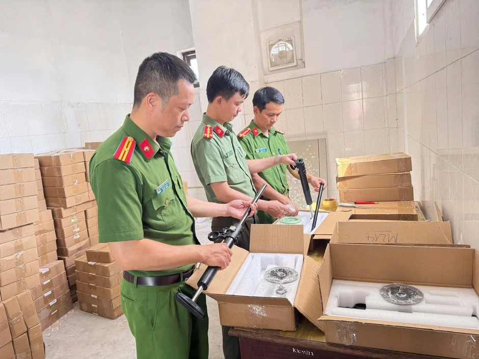 Triệt phá đường dây mua bán vũ khí quân dụng, thu giữ 422 bộ súng nén hơi Triệt phá đường dây mua bán vũ khí quân dụng, thu giữ 422 bộ súng nén hơi