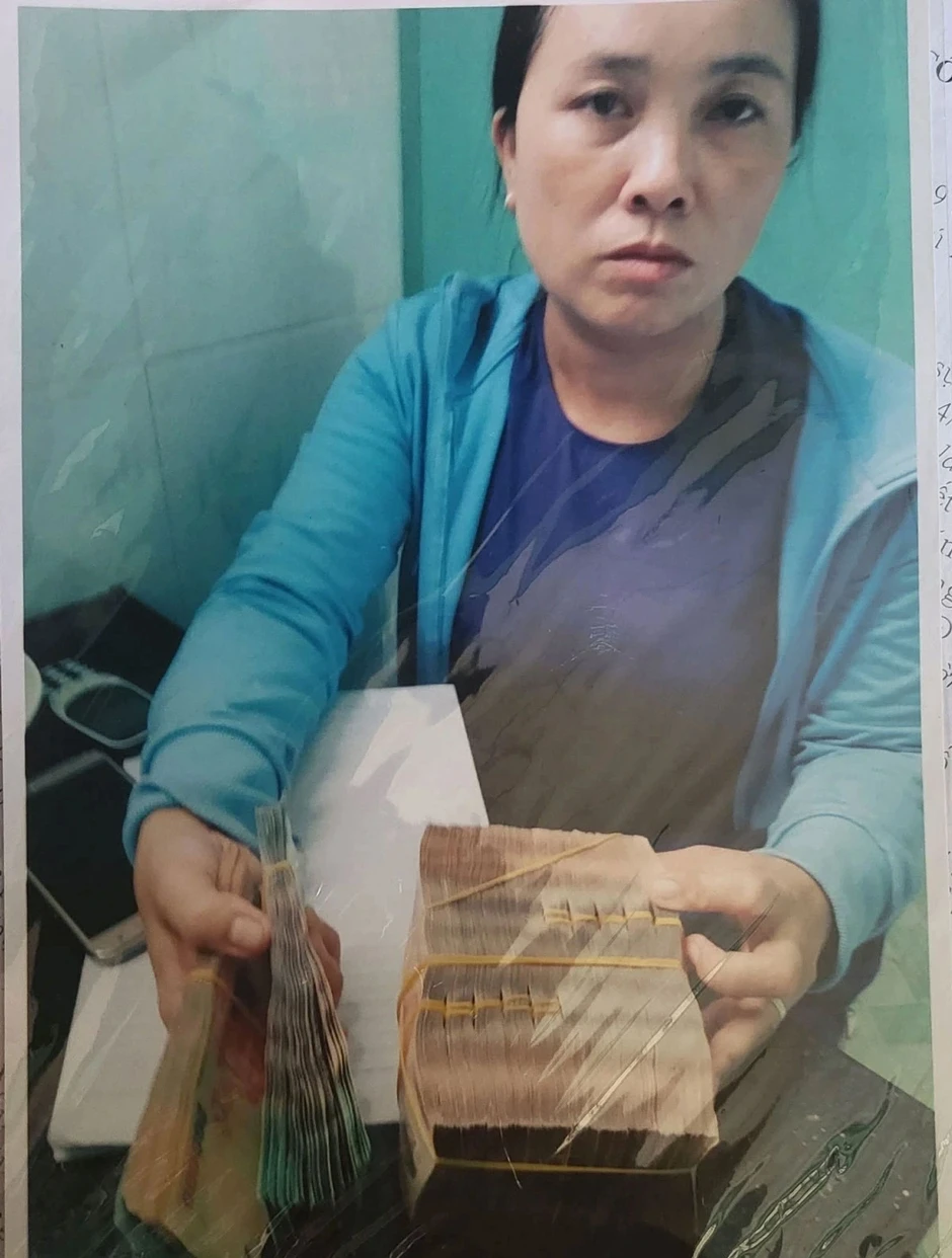Truy tố nguyên Phó Chủ tịch Hội Chữ thập đỏ tỉnh Bình Dương dùng sổ đỏ giả lừa đảo Truy tố nguyên Phó Chủ tịch Hội Chữ thập đỏ tỉnh Bình Dương dùng sổ đỏ giả lừa đảo