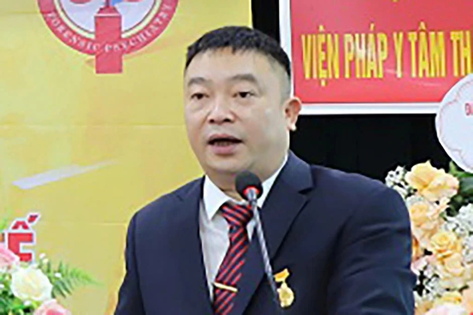 Vợ cựu Viện trưởng pháp y tâm thần nhắn "thiếu 4 tờ" sau khi nhận hối lộ Vợ cựu Viện trưởng pháp y tâm thần nhắn "thiếu 4 tờ" sau khi nhận hối lộ