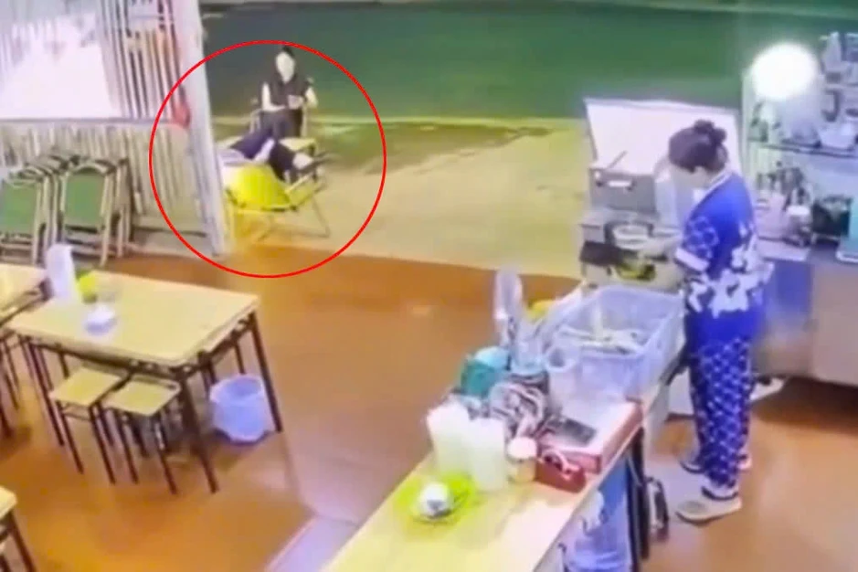Vụ người đàn ông tử vong sau 5 phát đạn: Nghi phạm cởi áo Grab sau gây án Vụ người đàn ông tử vong sau 5 phát đạn: Nghi phạm cởi áo Grab sau gây án