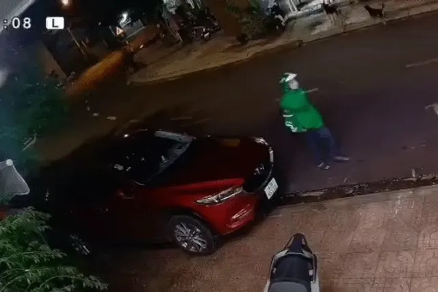 Vụ người đàn ông tử vong sau 5 phát đạn: Nghi phạm cởi áo Grab sau gây án Vụ người đàn ông tử vong sau 5 phát đạn: Nghi phạm cởi áo Grab sau gây án