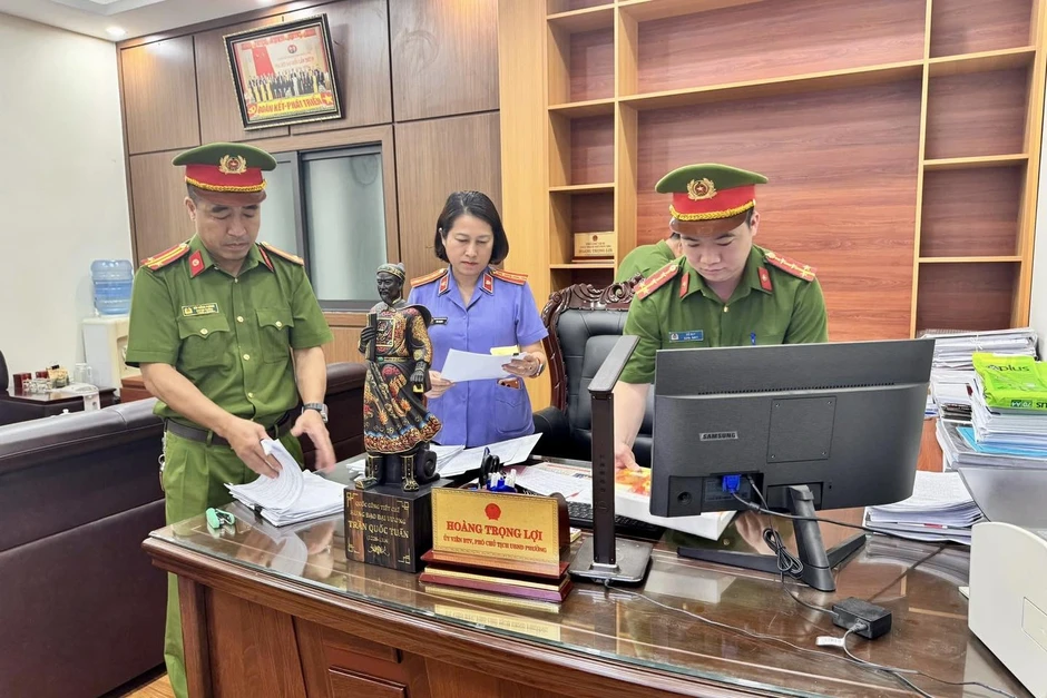 Vụ "xã hội đen" núp bóng doanh nghiệp: Bắt khẩn cấp một phó chủ tịch phường Vụ "xã hội đen" núp bóng doanh nghiệp: Bắt khẩn cấp một phó chủ tịch phường