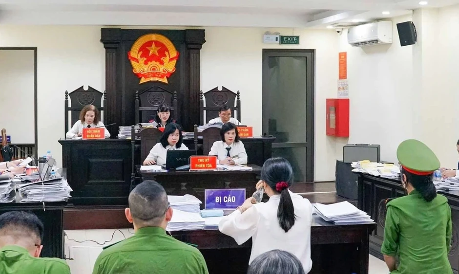 Xét xử cựu hiệu trưởng ở Hà Nội lạm thu tiền dạy thêm Xét xử cựu hiệu trưởng ở Hà Nội lạm thu tiền dạy thêm
