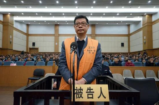 “Hiệu trưởng đẹp trai nhất Trung Quốc” và cái kết sau 11 năm biến trường đại học thành “vương quốc riêng” “Hiệu trưởng đẹp trai nhất Trung Quốc” và cái kết sau 11 năm biến trường đại học thành “vương quốc riêng”