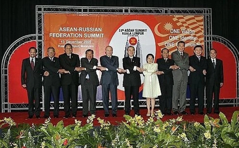 Ba phút 'hú vía' và vai trò cầu nối của Việt Nam tại ASEAN Ba phút 'hú vía' và vai trò cầu nối của Việt Nam tại ASEAN