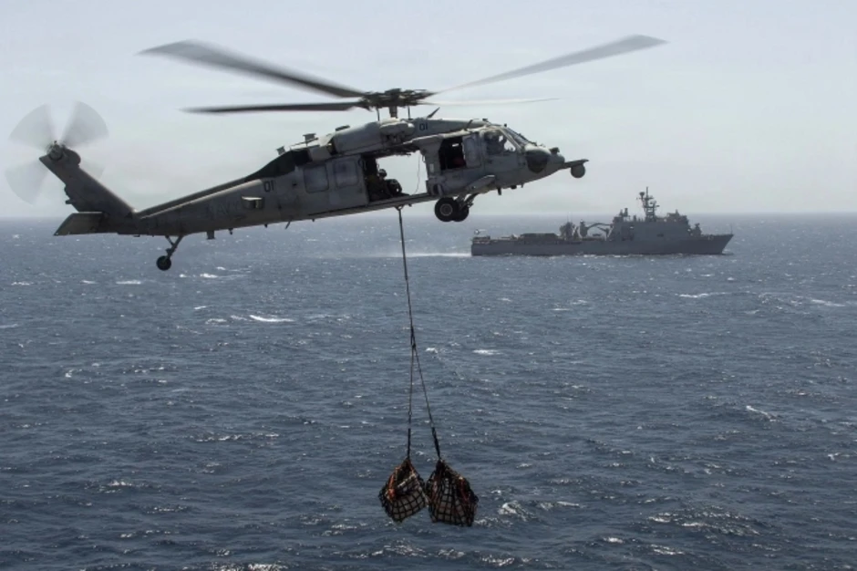 Bên trong chiến dịch hộ tống tàu hàng qua Hormuz của ông Trump Bên trong chiến dịch hộ tống tàu hàng qua Hormuz của ông Trump