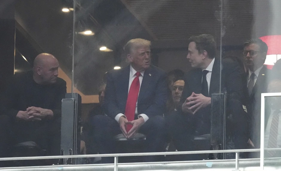 Cách Elon Musk 'gương vỡ lại lành' với ông Trump