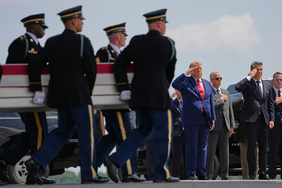 Cuộc họp thúc đẩy ông Trump lên kế hoạch đánh lớn vào Iran Cuộc họp thúc đẩy ông Trump lên kế hoạch đánh lớn vào Iran