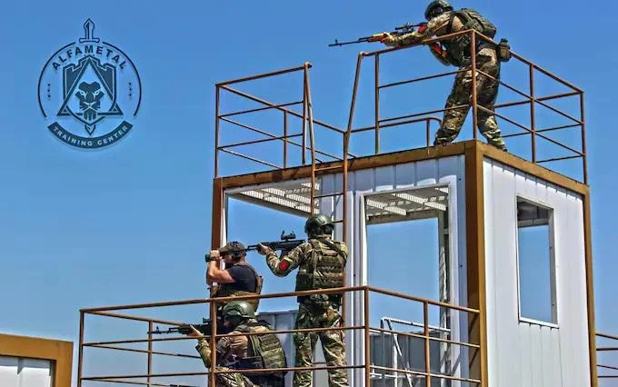 Cựu Đặc nhiệm Không quân Anh bị nghi ngờ huấn luyện Quân đội Nga cho cuộc chiến Ukraine Cựu Đặc nhiệm Không quân Anh bị nghi ngờ huấn luyện Quân đội Nga cho cuộc chiến Ukraine
