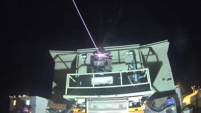 Dàn vũ khí "khủng" làm rung chuyển Trung Đông: Đồn đoán về vũ khí laser tối tân Dàn vũ khí "khủng" làm rung chuyển Trung Đông: Đồn đoán về vũ khí laser tối tân