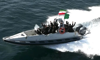 Đội xuồng Iran có thể thách thức hải quân Mỹ ở eo biển Hormuz