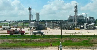 Giá dầu thế giới lại vọt trên 100 USD/thùng bất chấp hàng loạt nước xả kho dự trữ