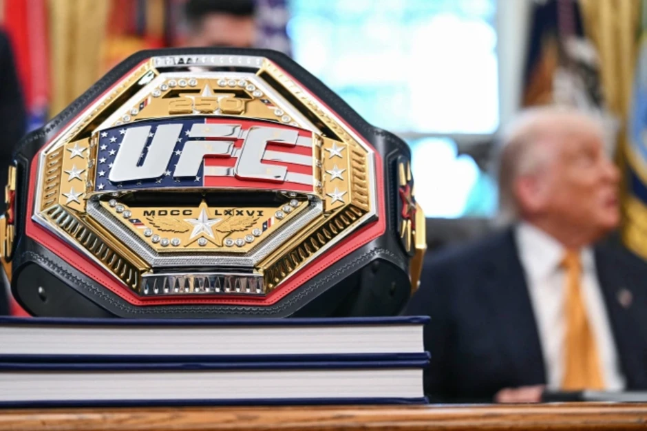 Hậu trường biến bãi cỏ Nhà Trắng thành đấu trường UFC Hậu trường biến bãi cỏ Nhà Trắng thành đấu trường UFC