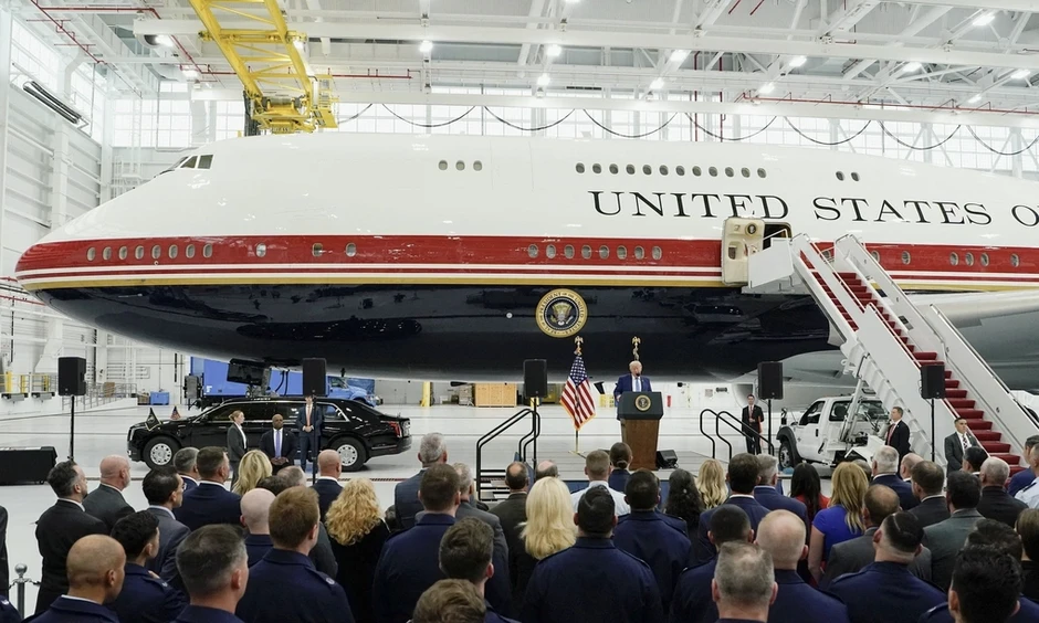 Hoài nghi quanh chuyên cơ Không lực Một mới của ông Trump Hoài nghi quanh chuyên cơ Không lực Một mới của ông Trump