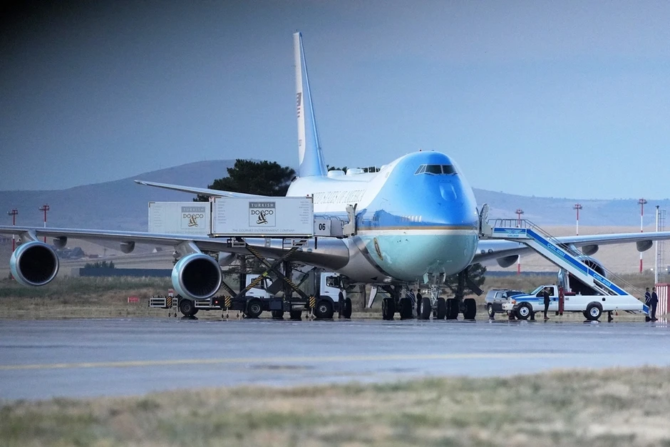 Hoài nghi quanh chuyên cơ Không lực Một mới của ông Trump Hoài nghi quanh chuyên cơ Không lực Một mới của ông Trump