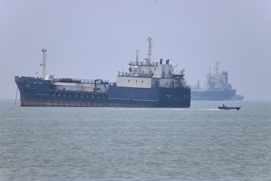 Iran chạy đua xuất khẩu dầu trong ba tuần ngừng bắn Iran chạy đua xuất khẩu dầu trong ba tuần ngừng bắn
