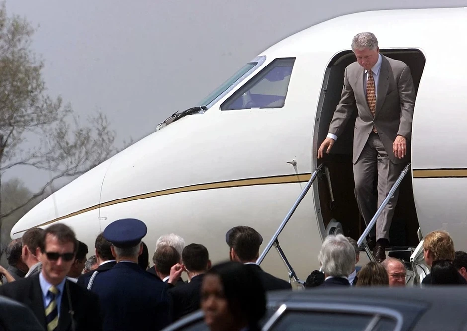 Khác biệt trong hai vụ đổi chuyên cơ của tổng thống Clinton và Trump Khác biệt trong hai vụ đổi chuyên cơ của tổng thống Clinton và Trump