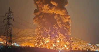 Khói độc tích tụ trong lòng chảo Tehran - Iran, lan xa tận Siberia - Nga