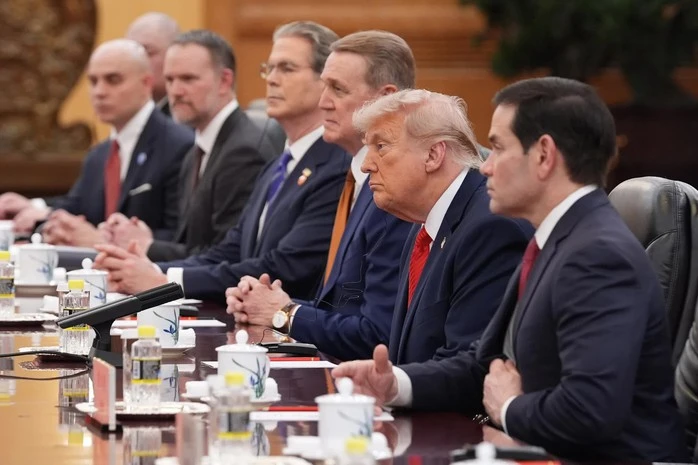 Loạt tuyên bố của ông Donald Trump sau hội đàm với ông Tập Cận Bình Loạt tuyên bố của ông Donald Trump sau hội đàm với ông Tập Cận Bình