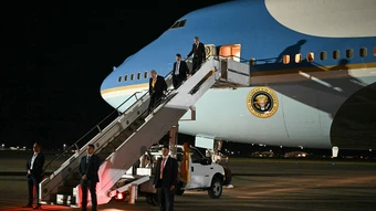 Lựa chọn sinh tử buộc Mật vụ Mỹ sơ tán ông Trump khỏi chuyên cơ