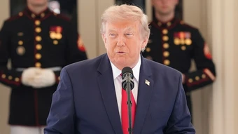 Một tuần ông Trump gây nhiều tranh cãi