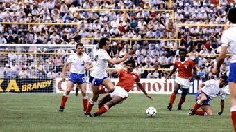 Những lần chính trị làm dậy sóng World Cup - Báo TinVina
