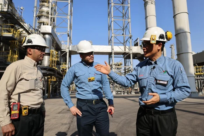 Nỗ lực giảm phụ thuộc eo biển Hormuz Nỗ lực giảm phụ thuộc eo biển Hormuz