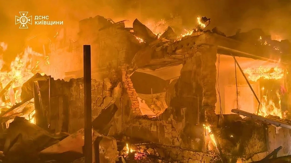 Nỗi đau của dân thường khi Nga - Ukraine trút mưa tập kích vào nhau Nỗi đau của dân thường khi Nga - Ukraine trút mưa tập kích vào nhau