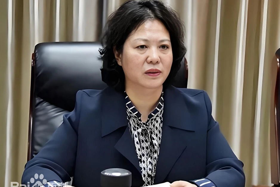 Nữ ‘quan tham’ Trung Quốc dùng tiền nhận hối lộ bao nuôi tình trẻ vị thành niên Nữ ‘quan tham’ Trung Quốc dùng tiền nhận hối lộ bao nuôi tình trẻ vị thành niên