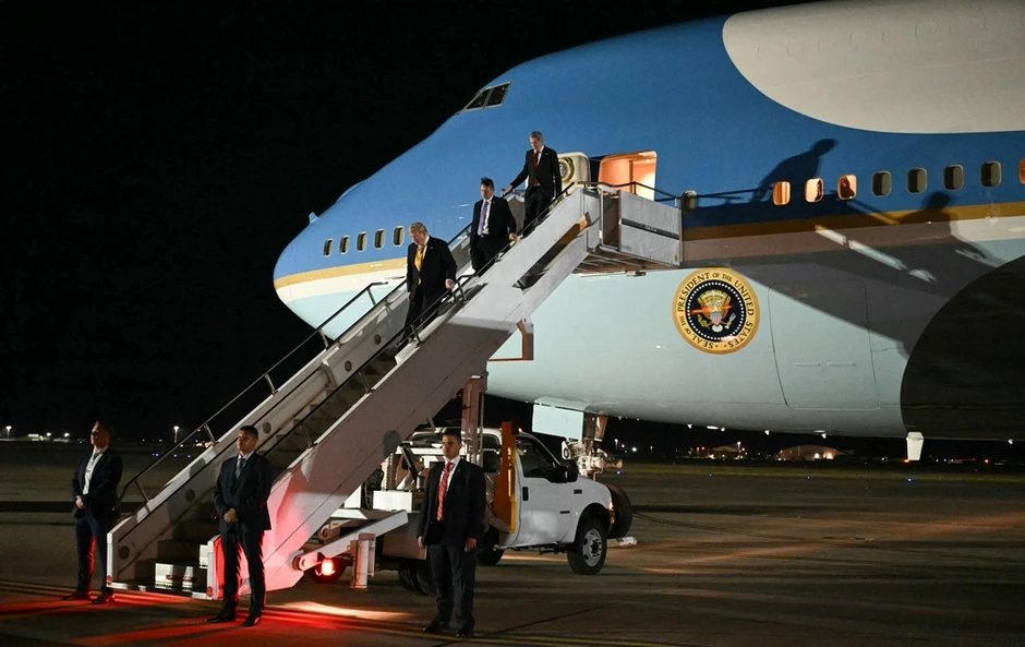 Phút sinh tử buộc Mật vụ Mỹ sơ tán ông Trump khỏi chuyên cơ Phút sinh tử buộc Mật vụ Mỹ sơ tán ông Trump khỏi chuyên cơ
