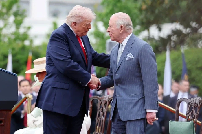 Quà bất ngờ từ ông Donald Trump sau chuyến thăm của Vua Anh Charles III