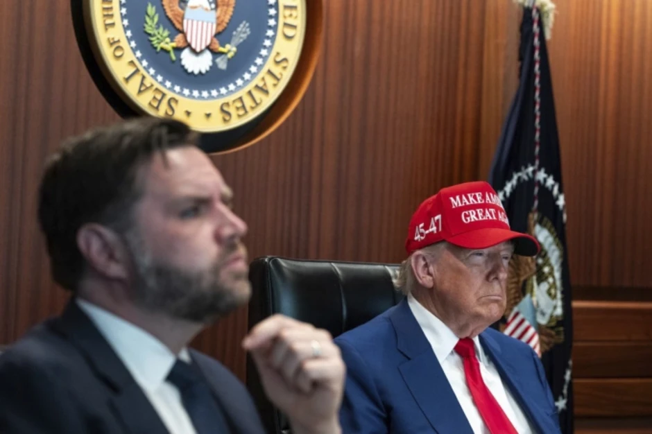 Quá trình ông Trump ra quyết định tấn công Iran Quá trình ông Trump ra quyết định tấn công Iran
