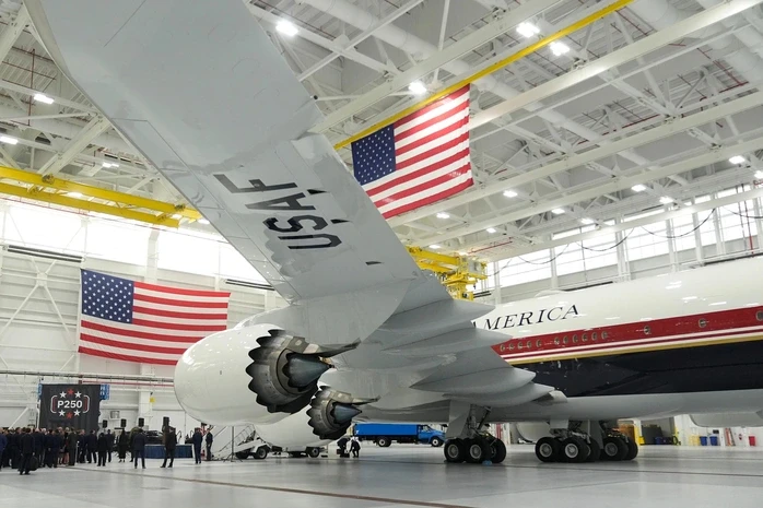 Tổng thống Donald Trump ra mắt chiếc Air Force One mới Tổng thống Donald Trump ra mắt chiếc Air Force One mới