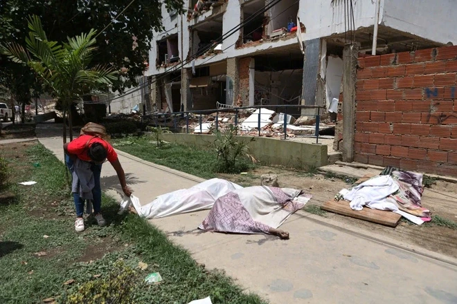 Venezuela đổ nát sau hai trận động đất kinh hoàng, thương vong liên tục tăng Venezuela đổ nát sau hai trận động đất kinh hoàng, thương vong liên tục tăng