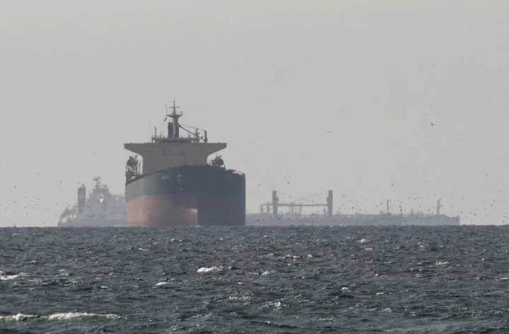 Vì sao Iran có thể bán dầu ổn định giữa bom đạn Mỹ - Israel? Vì sao Iran có thể bán dầu ổn định giữa bom đạn Mỹ - Israel?