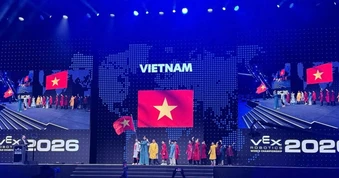 7 đội thi Việt Nam rạng rỡ diễu hành tại Giải vô địch Robotics thế giới